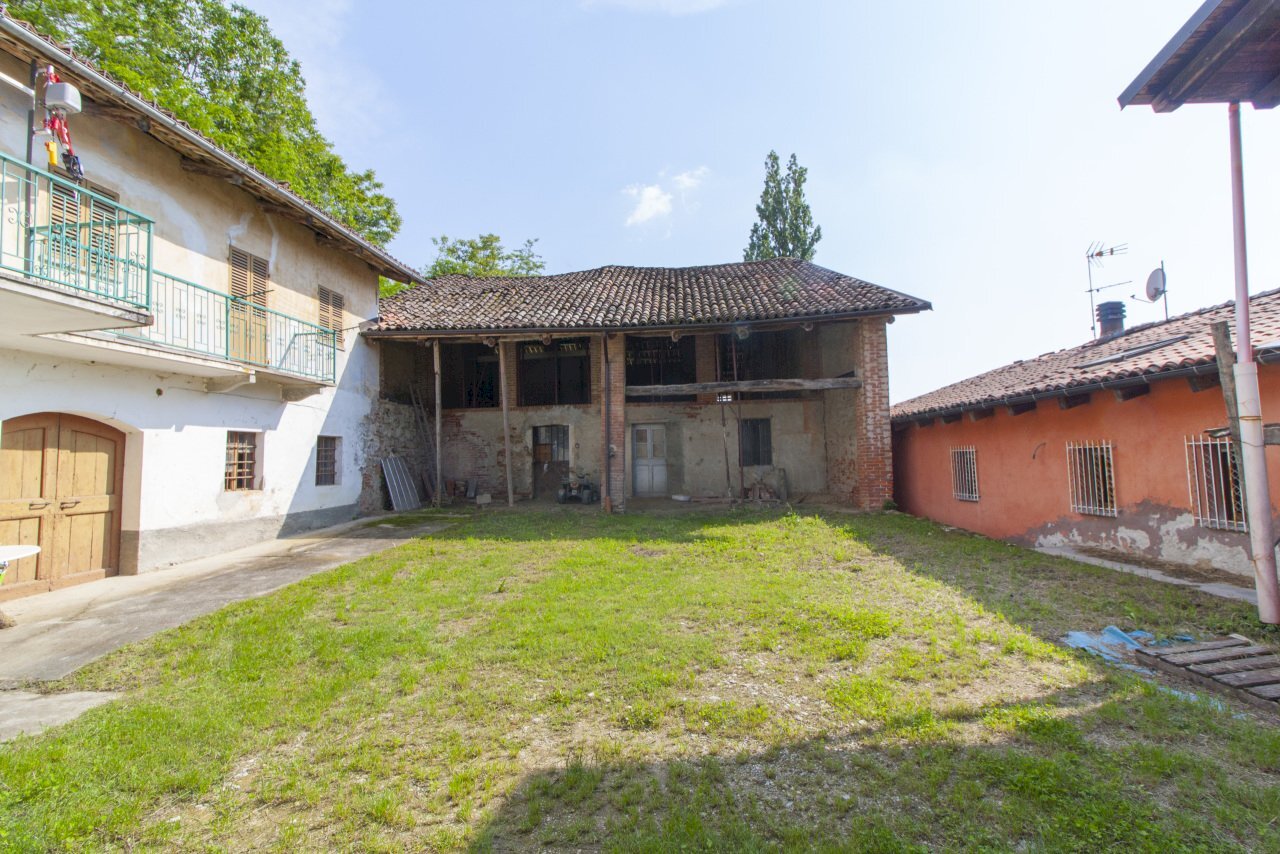 001.JPG - Casale Via Meane 35, Cherasco - foto 2