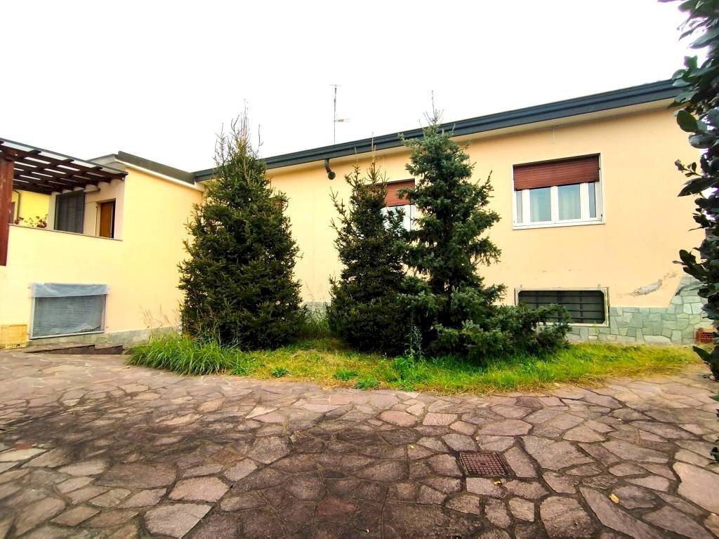 viste - Villa via Fiume, 6, Bareggio - foto 1