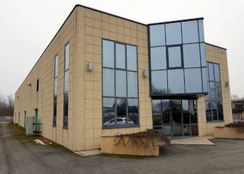 #canovaonline - Capannone strada Statale Destra Sesia, 24, Lenta - foto 1