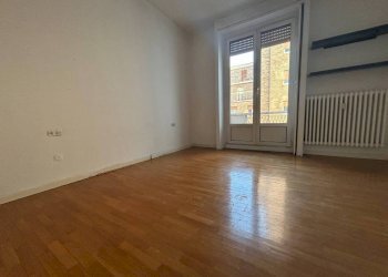 Camera da letto - Bilocale via Edoardo Bassini, 41, Milano - foto 3