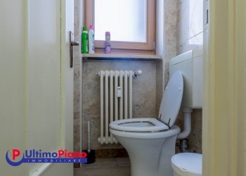 bagno - Shop Via Torre del Lebbroso 23, 23, Aosta - photo 14