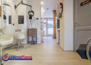 negozio - Shop Via Torre del Lebbroso 23, 23, Aosta - photo 15