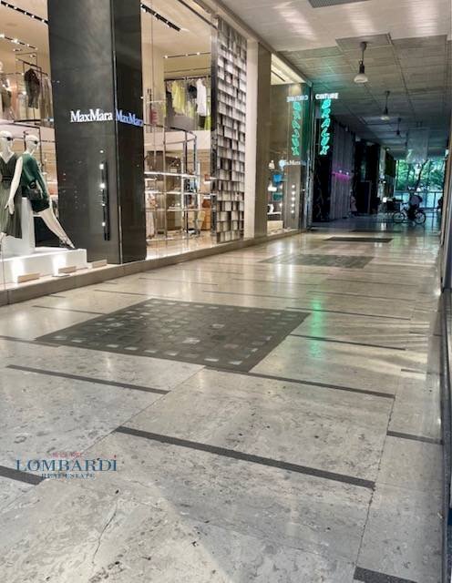 Shop Galleria De Cristoforis, Milano - photo 3