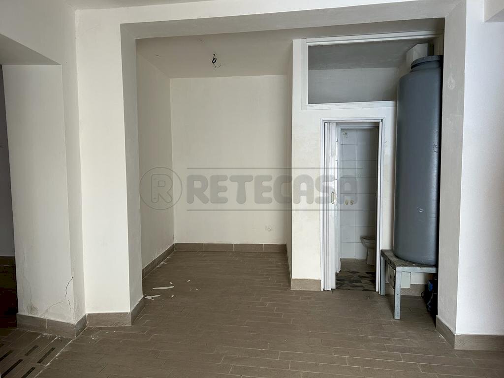 WhatsApp Image 2023-10-23 at 17.47.53 (1).jpeg - Locale Commerciale via Terranova 17-19-21, Caltanissetta - foto 3