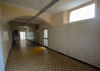 Negozio Via Sant'Ambrogio, Genova (zona Voltri) - foto 1