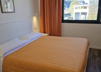 Camera da letto - Appartamento viale Innocenzo XI, 77, Como - foto 4