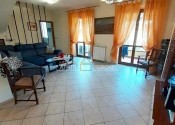 975792-7lbaz22pnn.jpg - Porzione di casa Viale Domenico Zaccagna 6, Carrara - foto 3