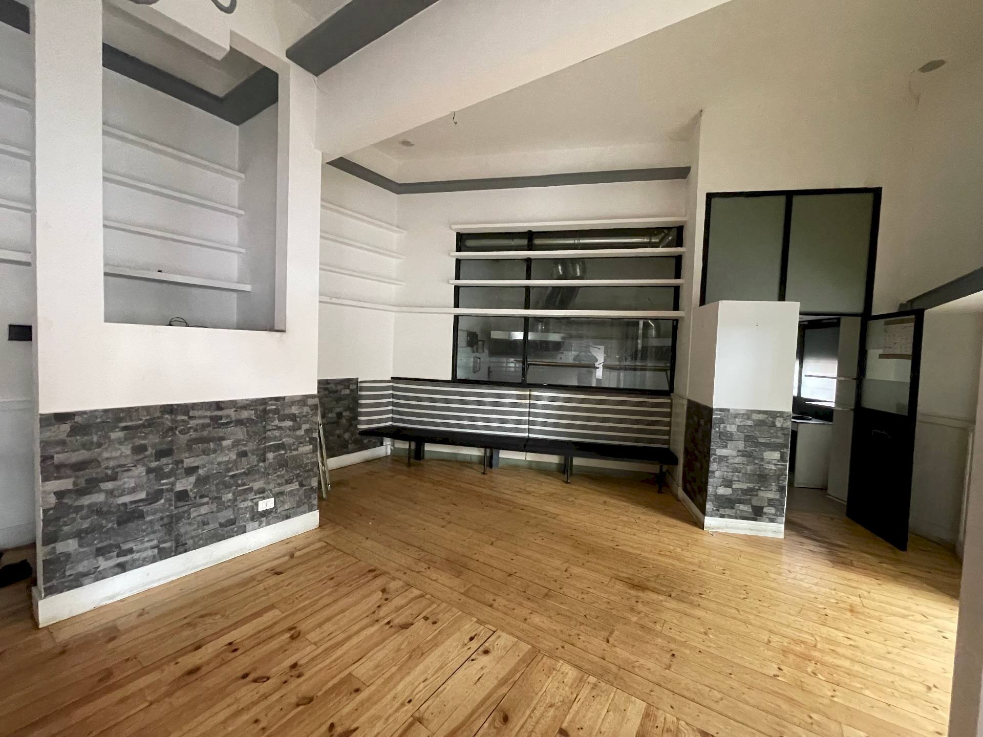 Locale Commerciale Piazza Dei Carracci, Roma (zona Flaminio) - foto 2