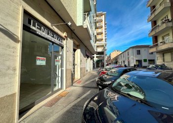 vetrina - Shop via Vincenzo Virginio, Pinerolo - photo 11