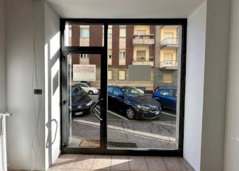 vetrina - Shop via Vincenzo Virginio, Pinerolo - photo 4