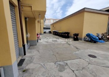 interno cortile - Shop via Giordano Bruno, 87, Torino (neighborhood Lingotto) - photo 22