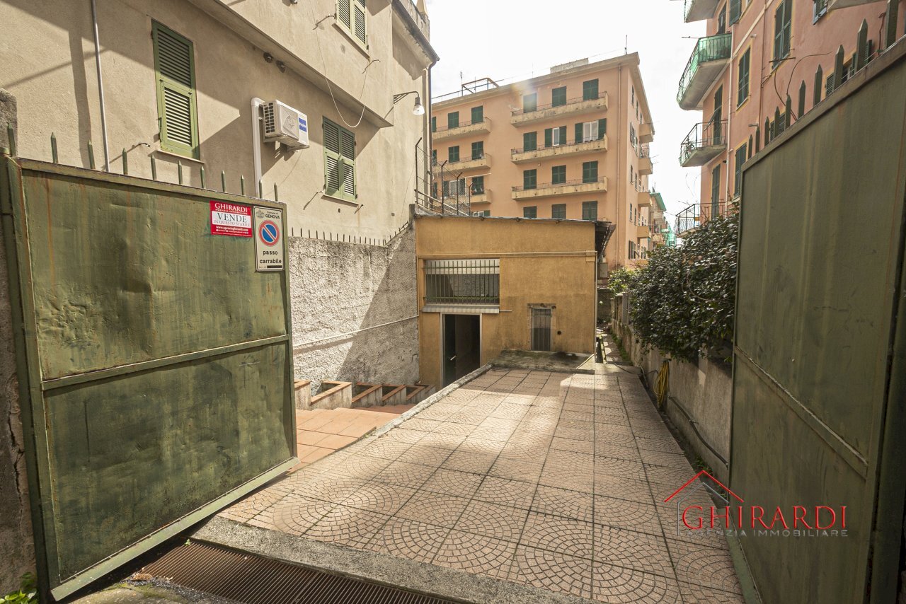 8.0 esterno.jpg - Warehouse VIA ANDREA DEL SARTO 46R, Genova - photo 1