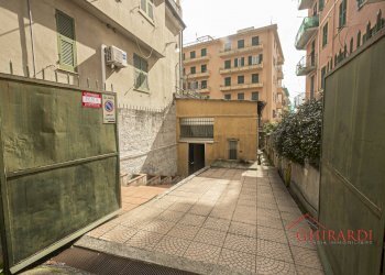 8.0 esterno.jpg - Magazzino VIA ANDREA DEL SARTO 46R, Genova - foto 1