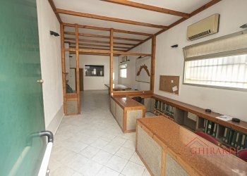 1.0 ingresso.jpg - Magazzino VIA ANDREA DEL SARTO 46R, Genova - foto 2