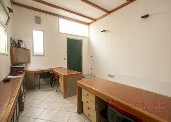 1.3 locale 1.jpg - Magazzino VIA ANDREA DEL SARTO 46R, Genova - foto 5