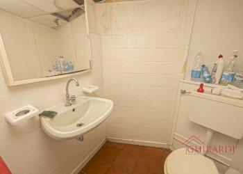 4.0 bagno.jpg - Magazzino VIA ANDREA DEL SARTO 46R, Genova - foto 18
