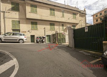 7.4 INGRESSO ESTERNO.jpg - Magazzino VIA ANDREA DEL SARTO 46R, Genova - foto 25