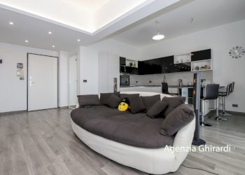 2.3 soggiorno.jpg - Appartamento VIA LODOVICO CALDA 3H, Genova - foto 6