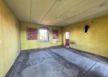 Portion of a house Via Mottoscarone, Suno - photo 5