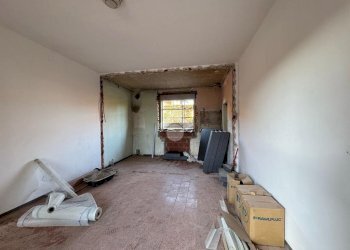 Portion of a house Via Mottoscarone, Suno - photo 7
