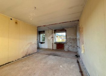 Portion of a house Via Mottoscarone, Suno - photo 17