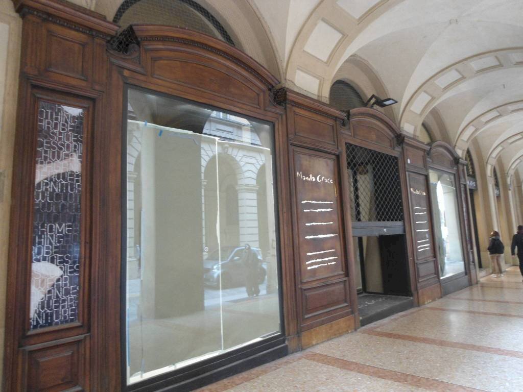 VETRINE - Shop via Luigi Carlo Farini, Bologna (neighborhood Centro Storico) - photo 1