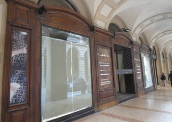 VETRINE - Shop via Luigi Carlo Farini, Bologna (neighborhood Centro Storico) - photo 1