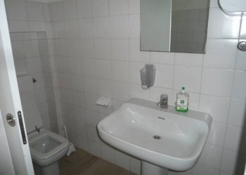 Bagno - Shop via Luigi Carlo Farini, Bologna (neighborhood Centro Storico) - photo 48