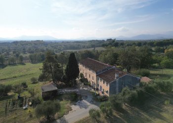 vendesi casa colonica con terrazzaDJI_0026.JPG - Casale Via di Collecchio, Capannori - foto 1