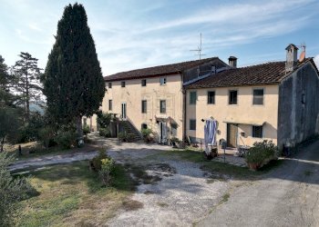 vendesi casa colonica con terrazzaDJI_0993.JPG - Casale Via di Collecchio, Capannori - foto 2