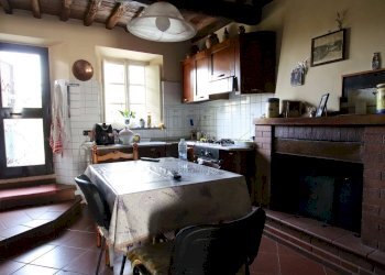 vendesi casa colonica con terrazzaIMG_8527.JPG - Casale Via di Collecchio, Capannori - foto 23