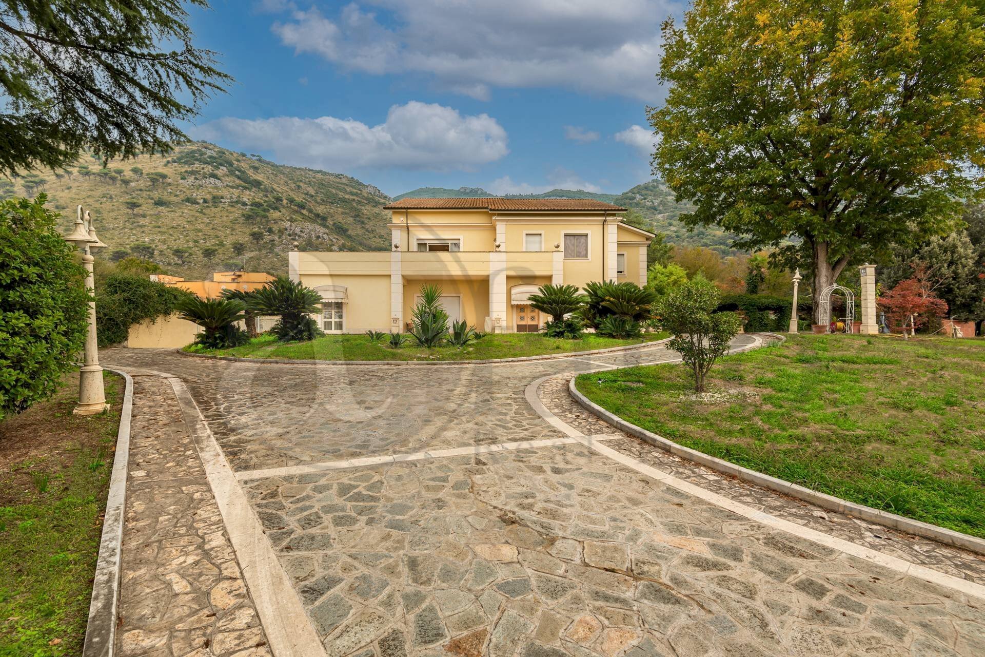 Single Family Villa Via Casilina, Cassino - photo 1