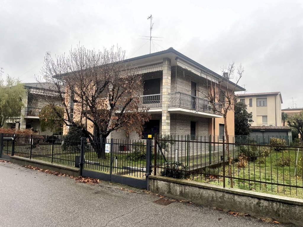 esterno 4 - Villa via Andrea Lanzani, Lodi - photo 3