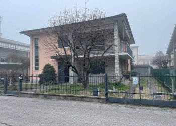 Facciata - Villa via Andrea Lanzani, Lodi - foto 17