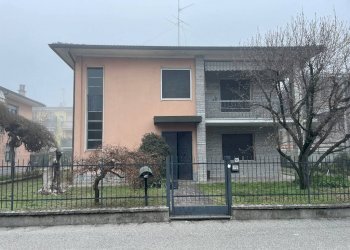 Facciata - Villa via Andrea Lanzani, Lodi - foto 18