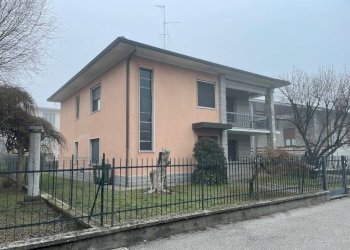 Facciata - Villa via Andrea Lanzani, Lodi - foto 20