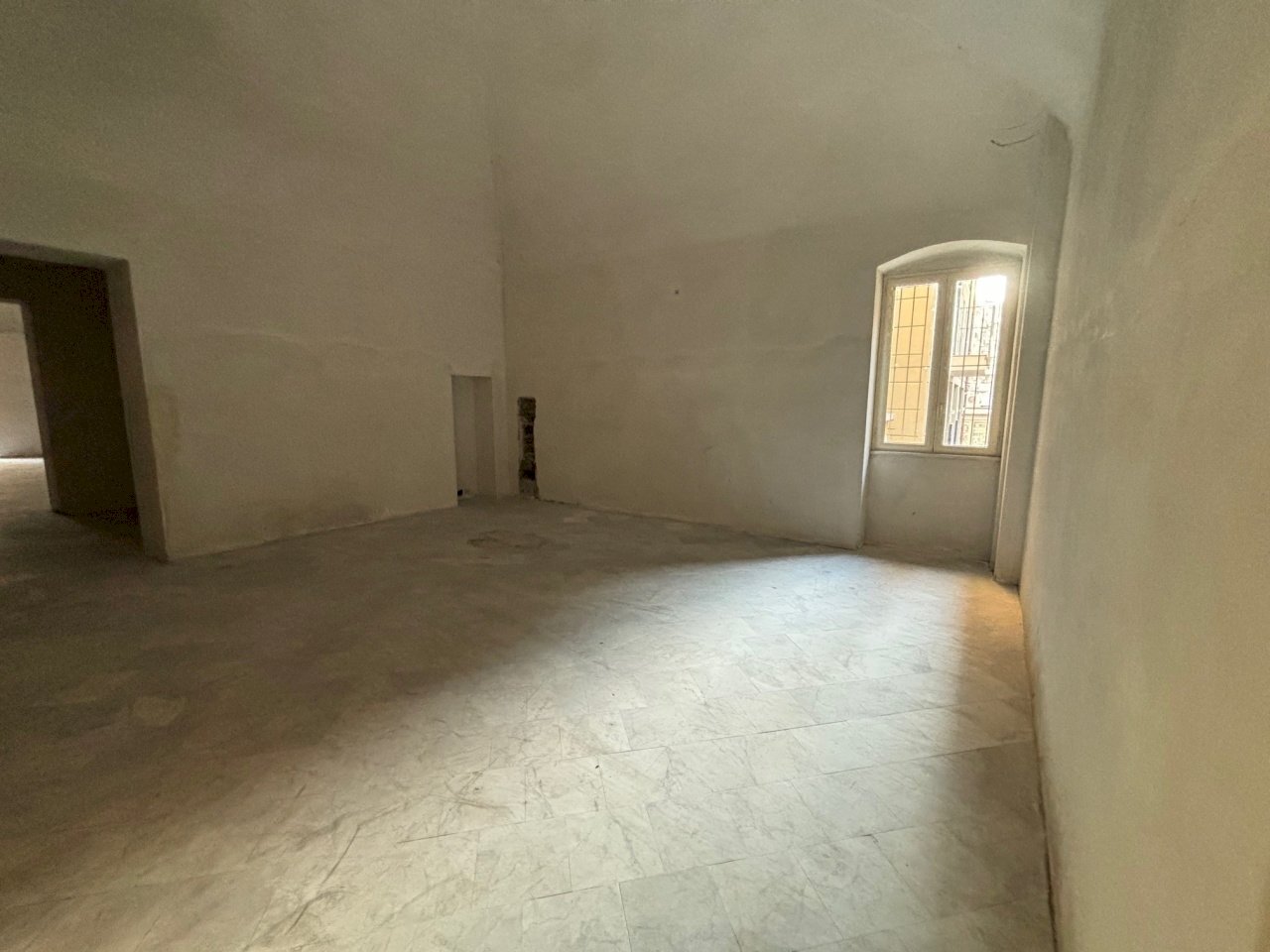 IMG_0197.jpg - Commercial Premises Piazza San Giorgio, Sarzana - photo 2