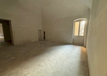 IMG_0197.jpg - Commercial Premises Piazza San Giorgio, Sarzana - photo 2