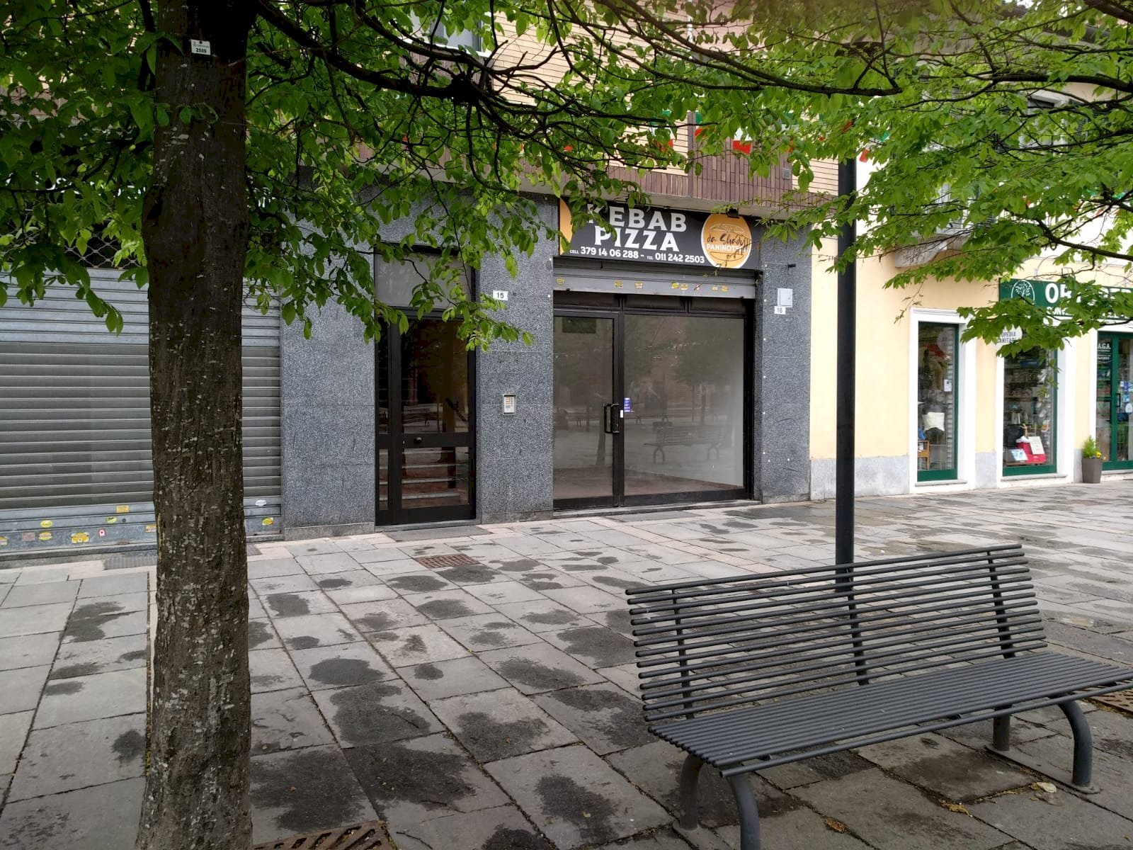 Locale Commerciale Piazza Vittorio Emanuele, Leini, Torino - foto 2