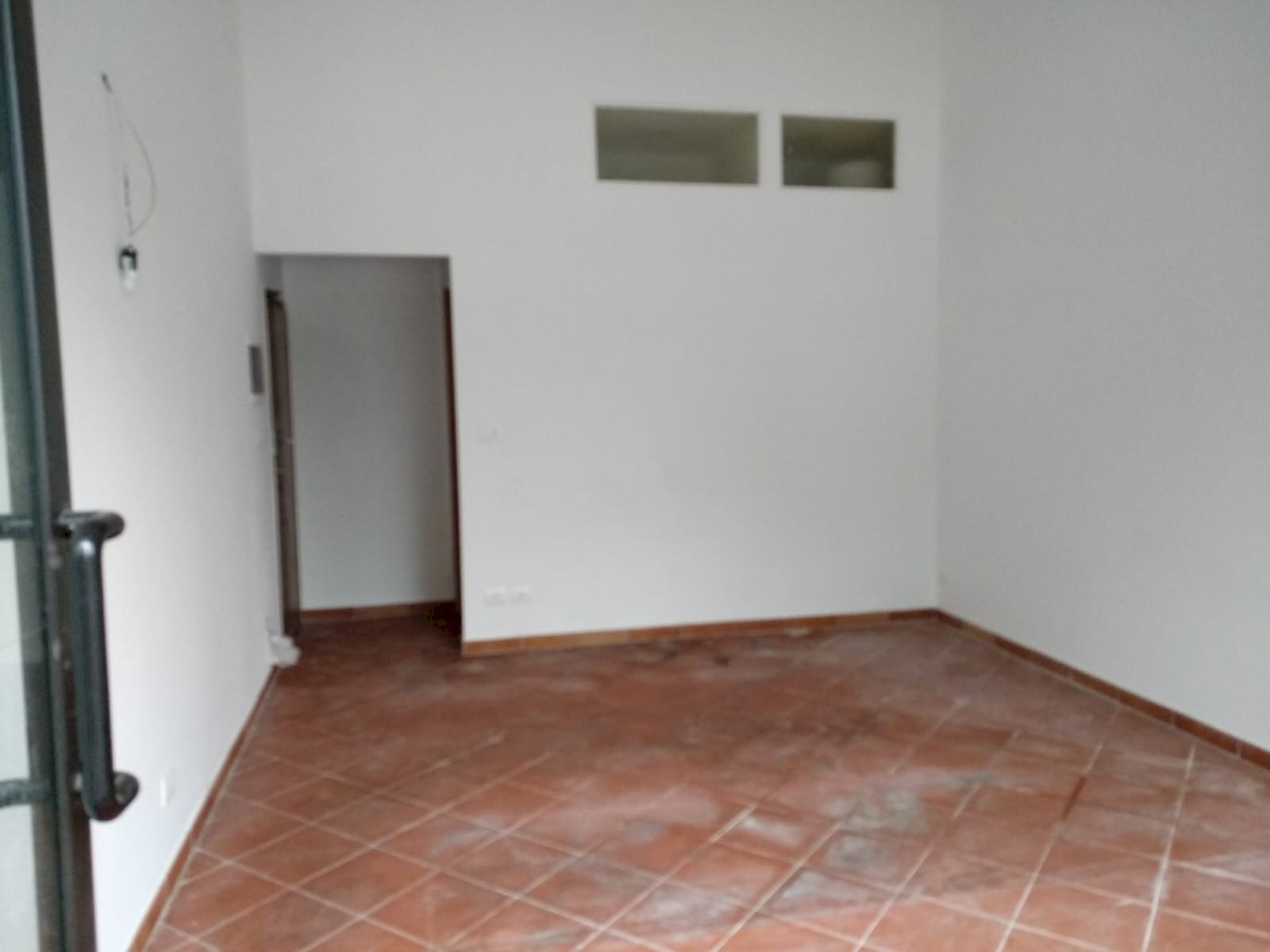 Locale Commerciale Piazza Vittorio Emanuele, Leini, Torino - foto 3