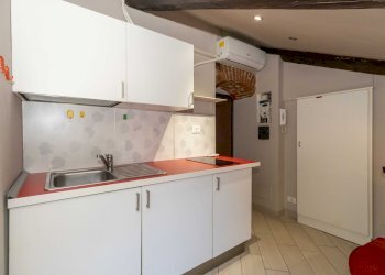 One-room apartment 36, Largo Saluzzo, Torino (neighborhood San Salvario) - photo 9