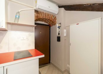 One-room apartment 36, Largo Saluzzo, Torino (neighborhood San Salvario) - photo 12