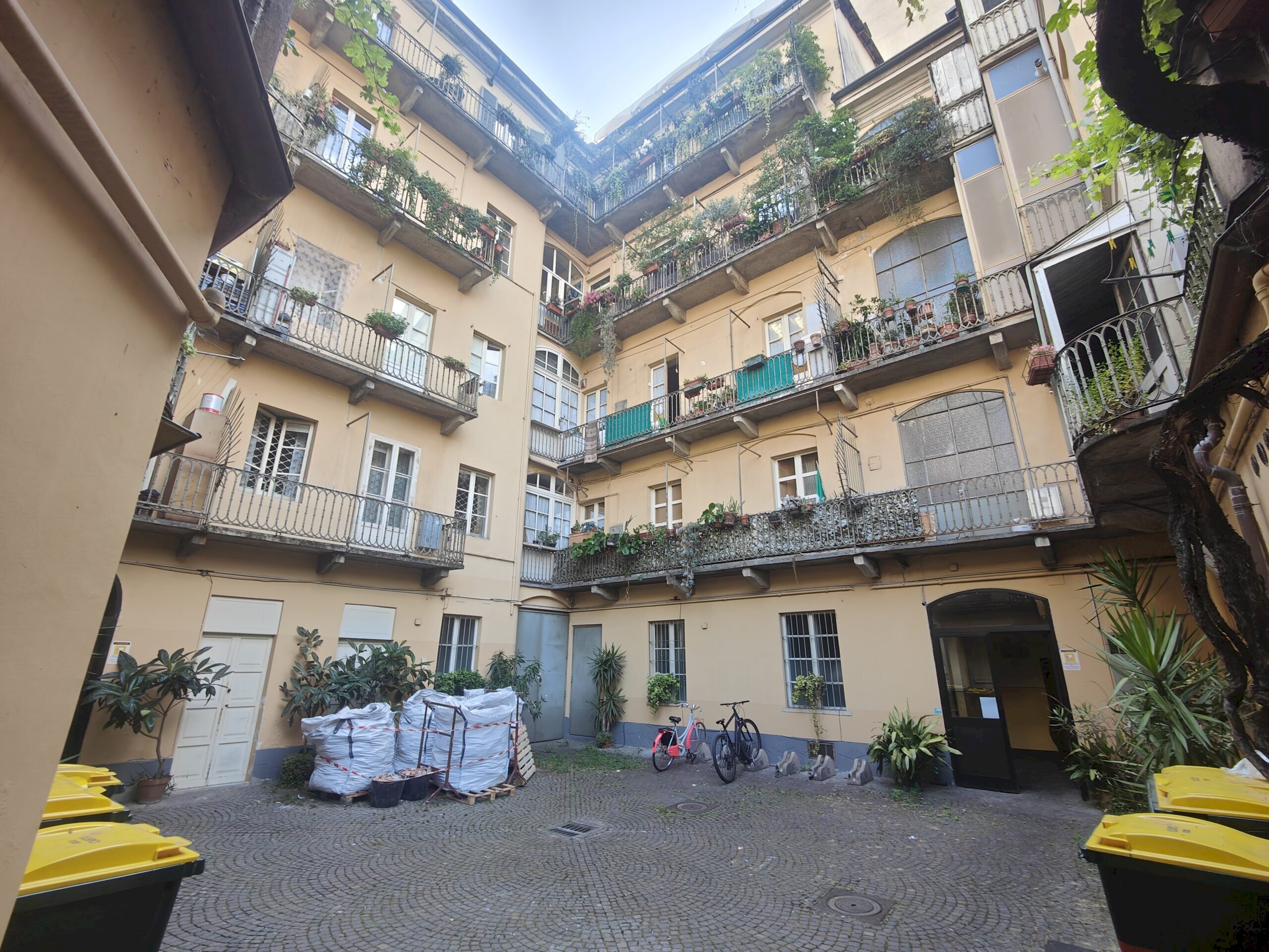 One-room apartment 36, Largo Saluzzo, Torino (neighborhood San Salvario) - photo 3
