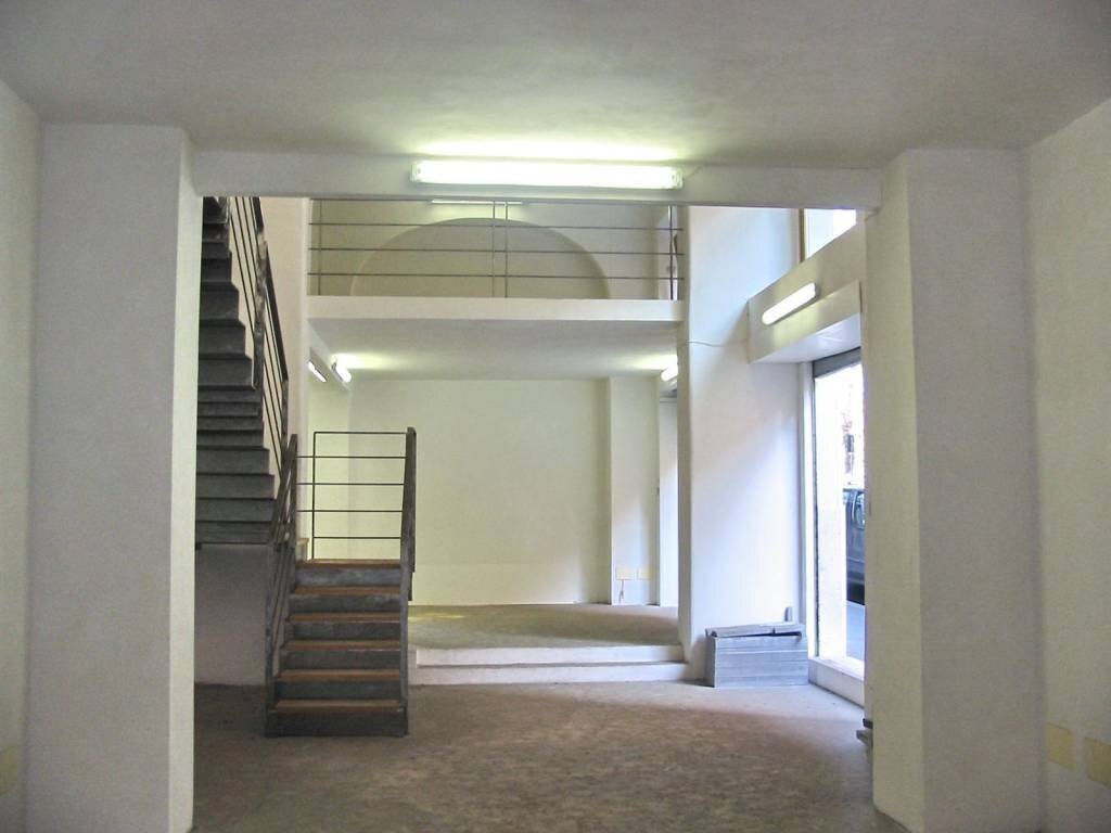 Interno palazzo - Negozio via Pietro Cavallini, Roma - foto 1