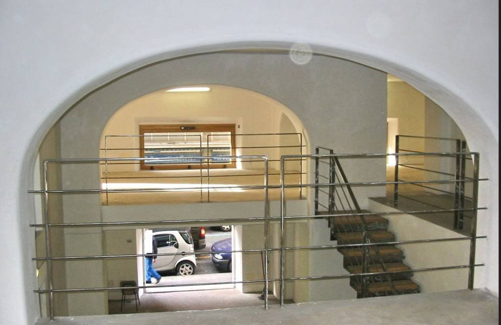 Interno palazzo - Negozio via Pietro Cavallini, Roma - foto 2