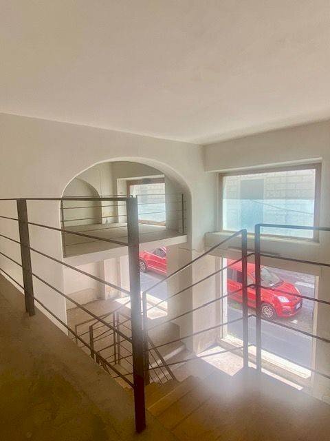 Interno palazzo - Negozio via Pietro Cavallini, Roma - foto 3