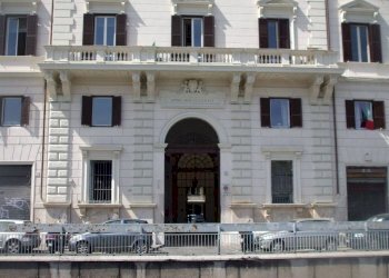 Interno palazzo - Negozio via Pietro Cavallini, Roma - foto 12