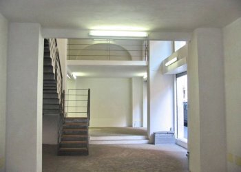 Interno palazzo - Negozio via Pietro Cavallini, Roma - foto 1