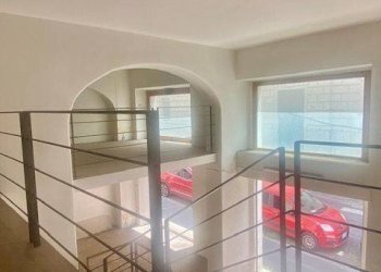 Interno palazzo - Negozio via Pietro Cavallini, Roma - foto 3