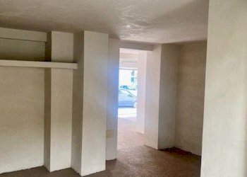 Cortile interno - Negozio via Pietro Cavallini, Roma - foto 8